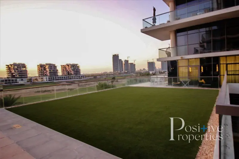 fully-furnished-terrace-with-golf-views.webp