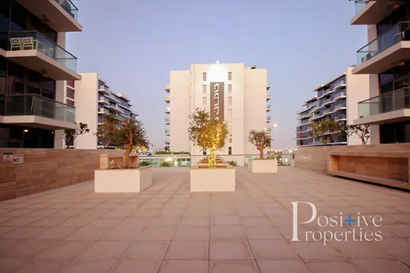 fully-furnished-terrace-with-golf-views.webp