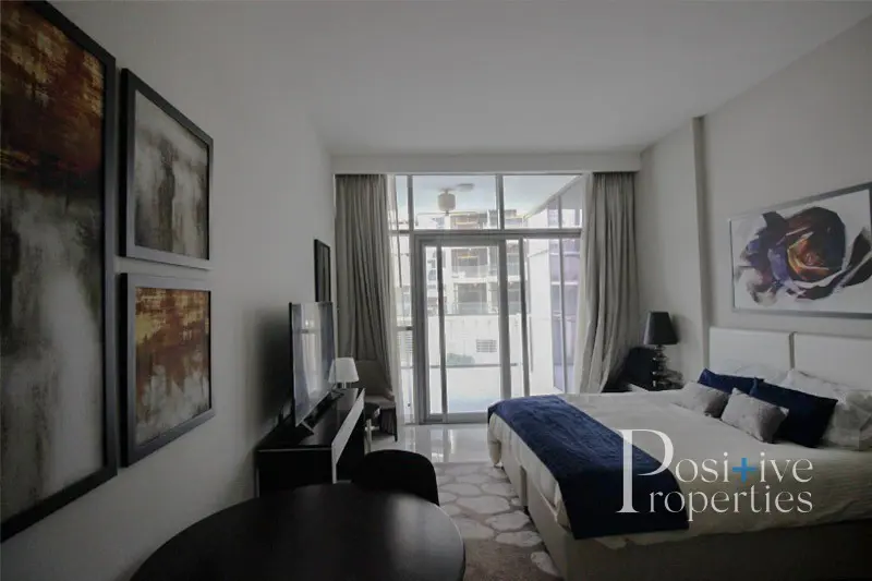 fully-furnished-terrace-with-golf-views.webp