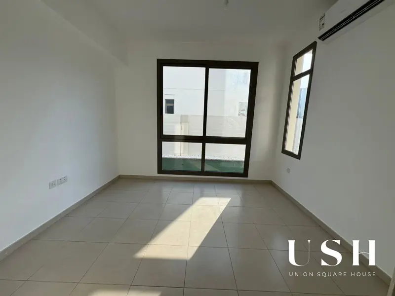 fully-landscaped-4-bed-corner-unit-1.webp
