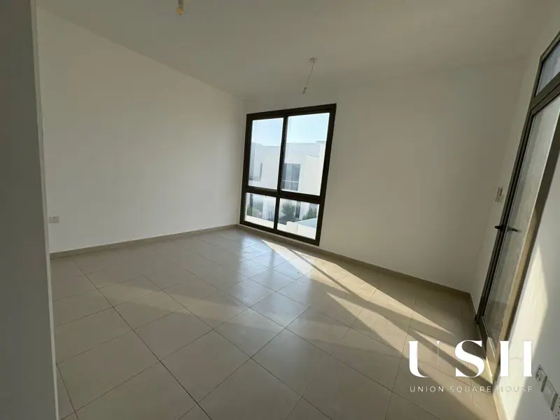 fully-landscaped-4-bed-corner-unit-1.webp
