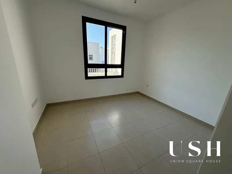 fully-landscaped-4-bed-corner-unit-1.webp