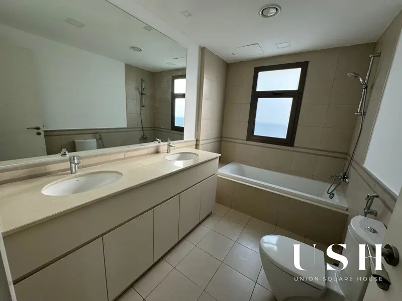 fully-landscaped-4-bed-corner-unit-1.webp