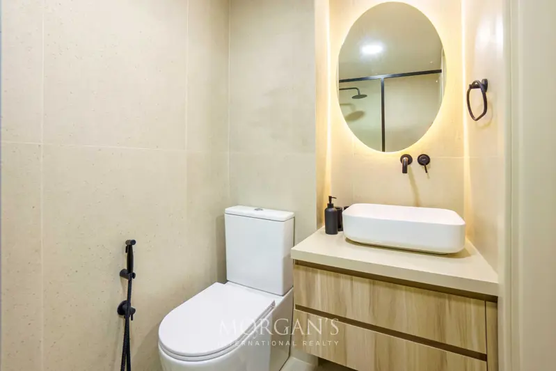 fully-upgraded-sea-views-high-floor-1.webp