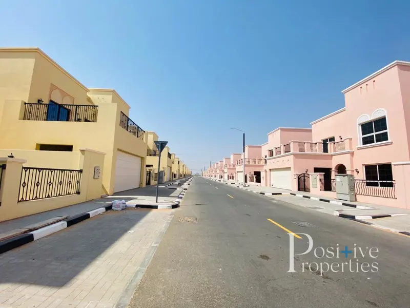 gcc-or-emirati-50dld-off-5-years-service-off.webp