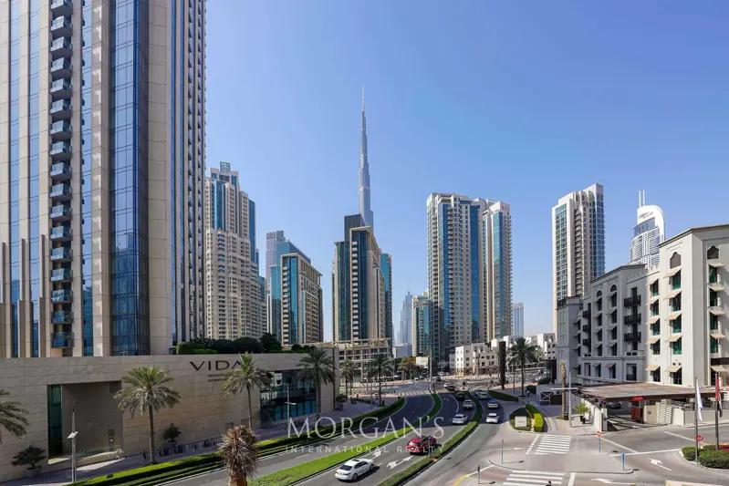 generous-layout-bright-interior-burj-view.webp