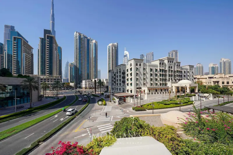generous-layout-bright-interior-burj-view.webp