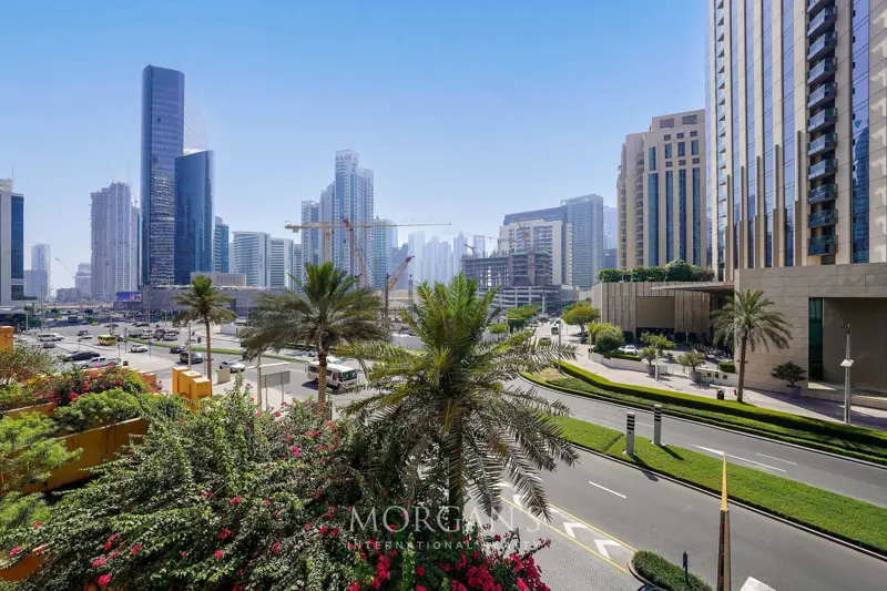 generous-layout-bright-interior-burj-view.webp