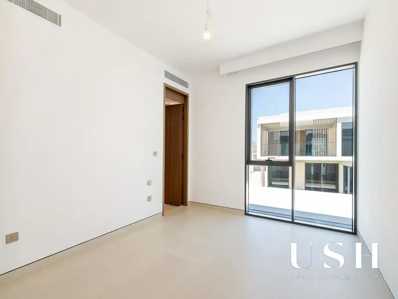 genuine-resale-corner-unit-on-park-5br-large.webp