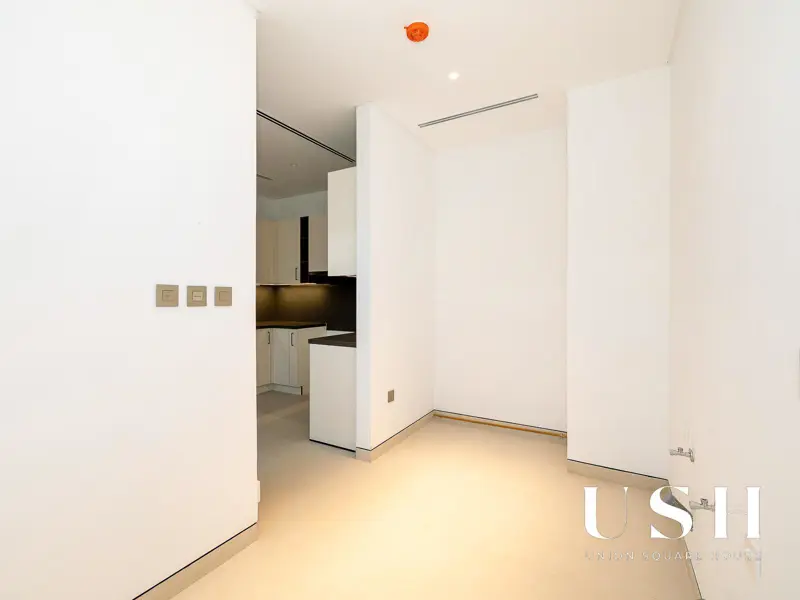 genuine-resale-corner-unit-on-park-5br-large.webp