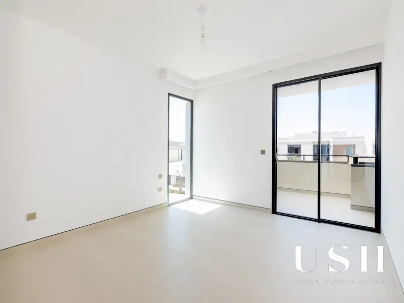genuine-resale-corner-unit-on-park-5br-large.webp