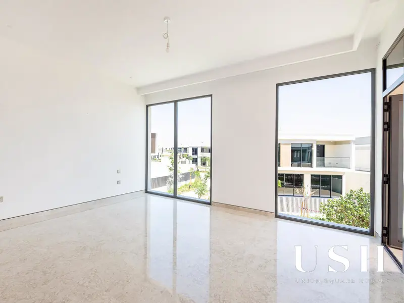 genuine-resale-corner-unit-on-park-5br-large.webp