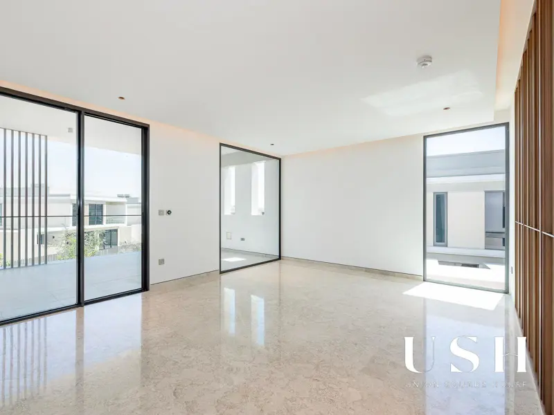 genuine-resale-corner-unit-on-park-5br-large.webp