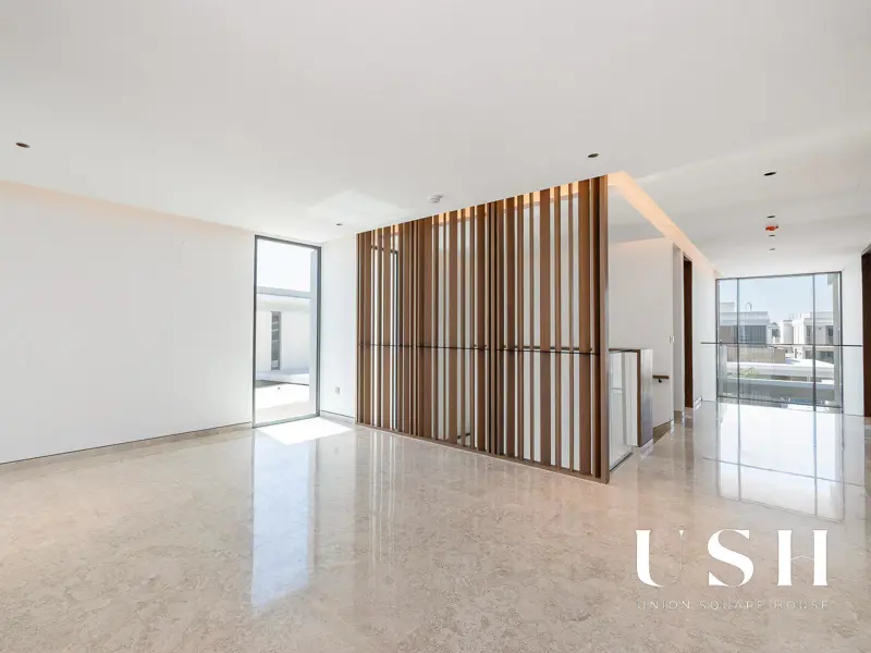 genuine-resale-corner-unit-on-park-5br-large.webp