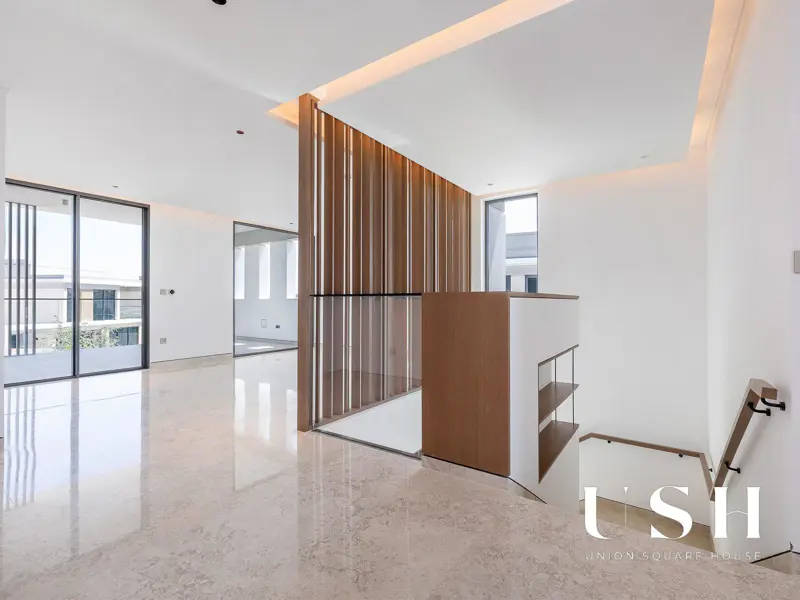 genuine-resale-corner-unit-on-park-5br-large.webp
