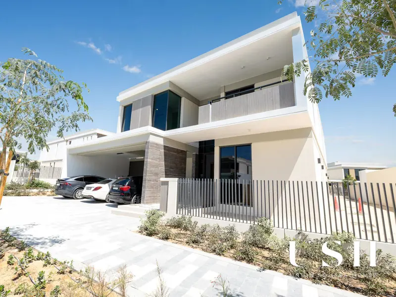 genuine-resale-corner-unit-on-park-5br-large.webp
