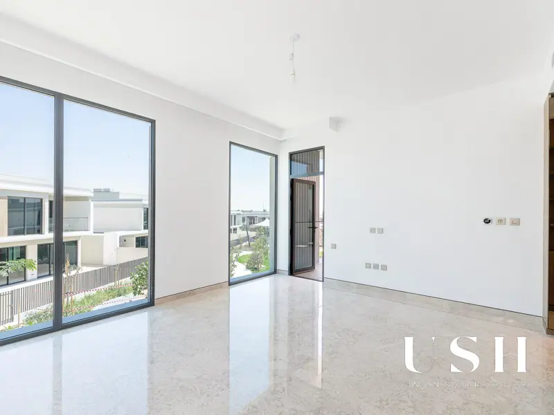 genuine-resale-corner-unit-on-park-5br-large.webp