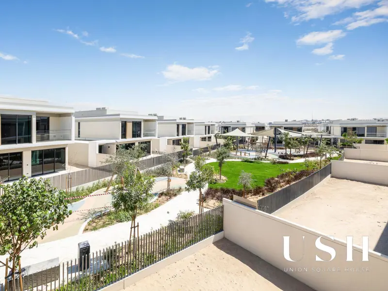 genuine-resale-corner-unit-on-park-5br-large.webp