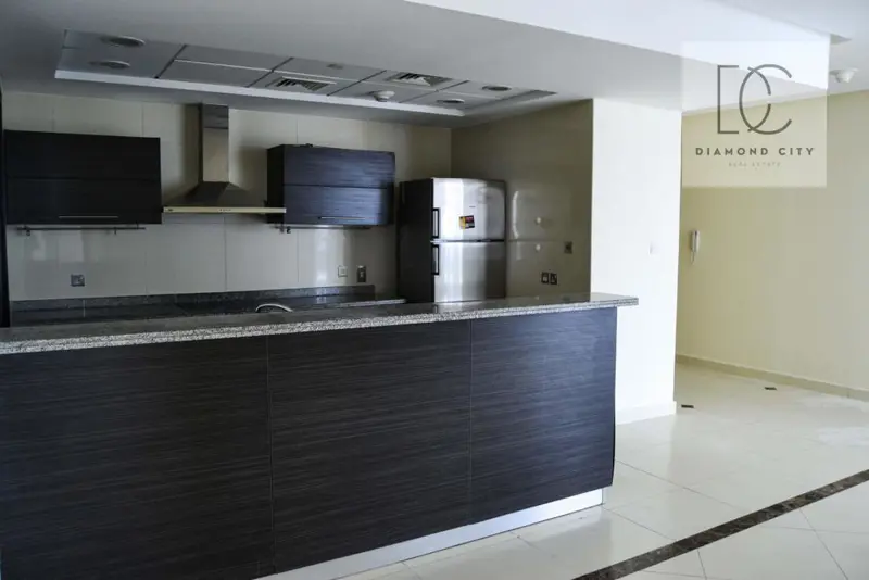 golf-course-views-unfurnished-maids-room.webp