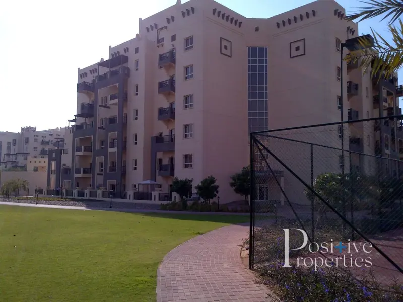 great-pool-and-park-view-in-community-...webp