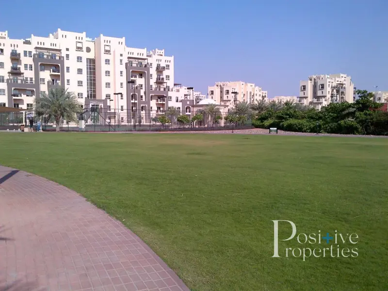 great-pool-and-park-view-in-community-...webp
