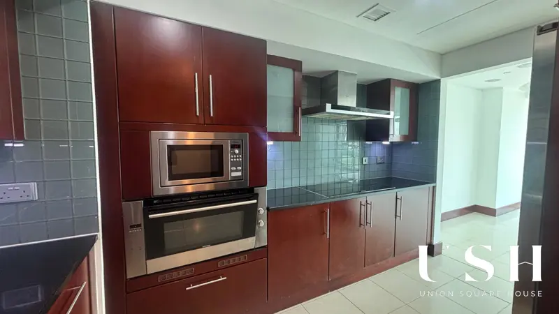 high-end-4-bedroom-rental-rooftop-pool-gym.webp