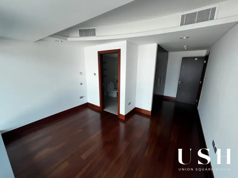 high-end-4-bedroom-rental-rooftop-pool-gym.webp