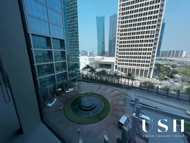 high-end-4-bedroom-rental-rooftop-pool-gym.webp