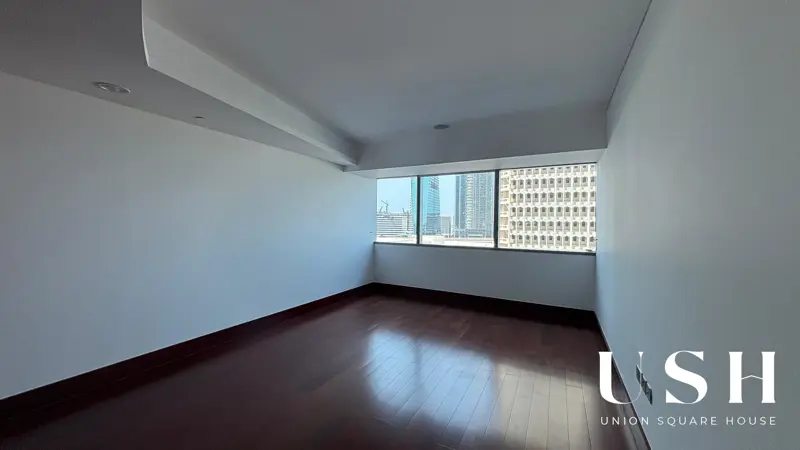 high-end-4-bedroom-rental-rooftop-pool-gym.webp