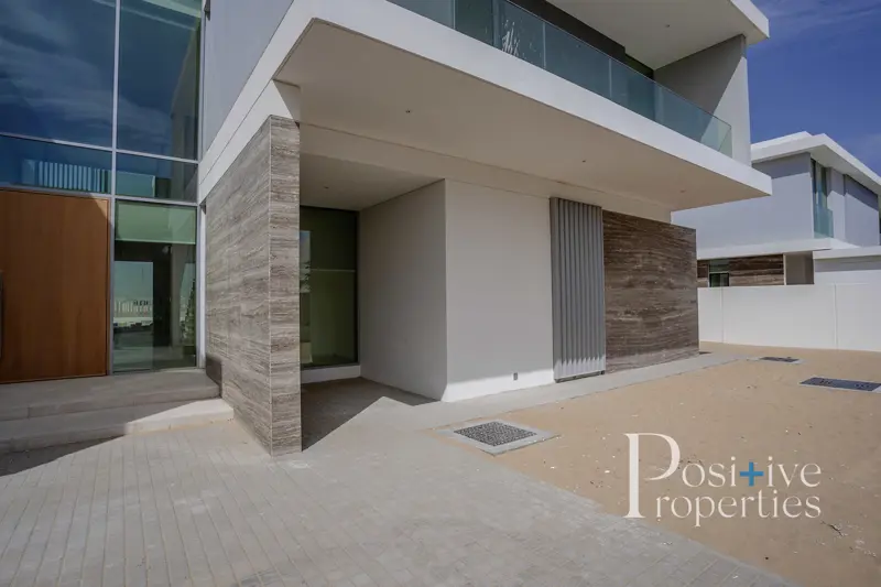 high-end-luxurious-villaprivate-poolburj-k-view.webp