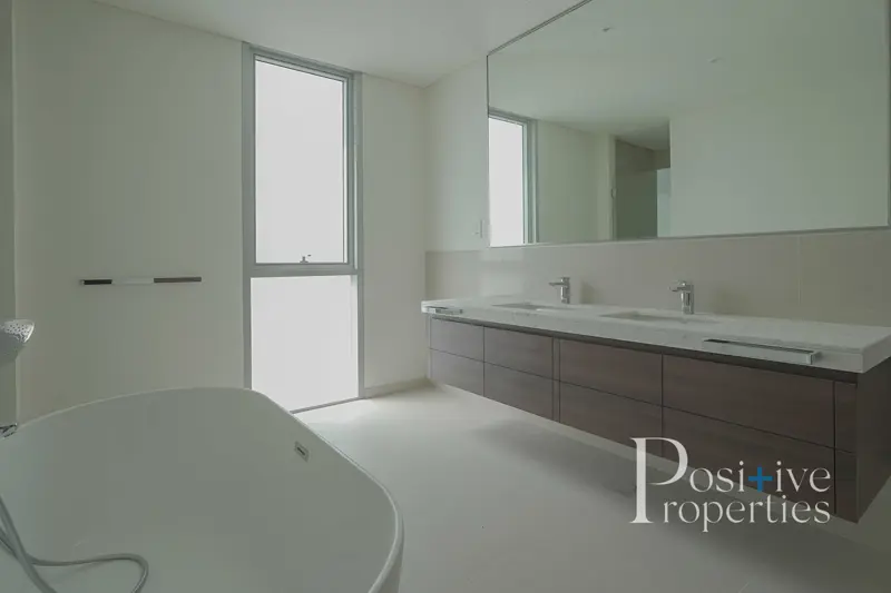 high-end-luxurious-villaprivate-poolburj-k-view.webp