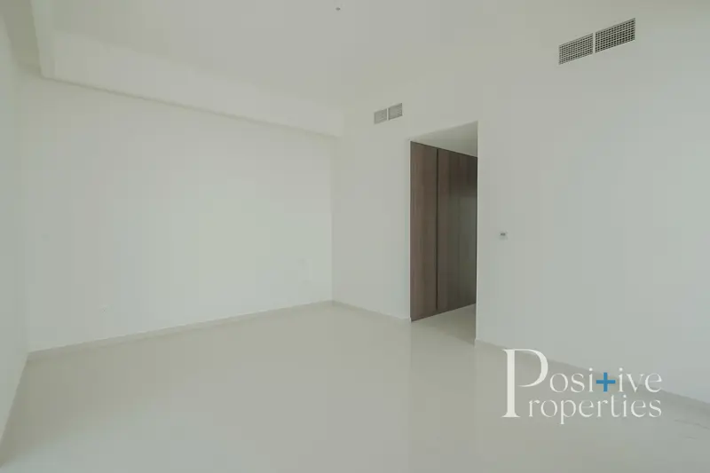 high-end-luxurious-villaprivate-poolburj-k-view.webp