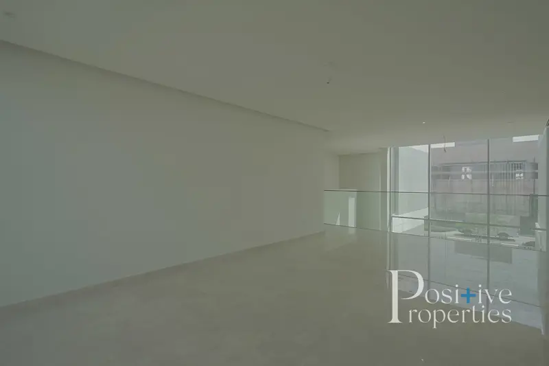 high-end-luxurious-villaprivate-poolburj-k-view.webp
