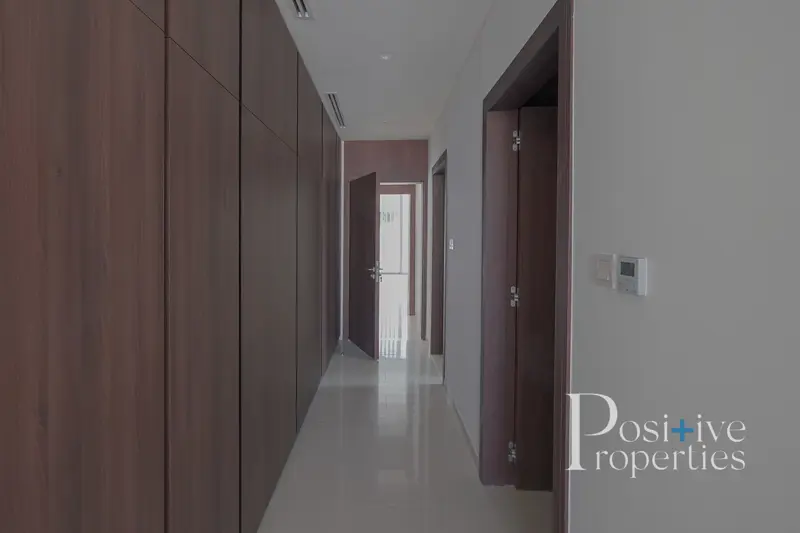high-end-luxurious-villaprivate-poolburj-k-view.webp