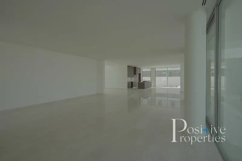 high-end-luxurious-villaprivate-poolburj-k-view.webp