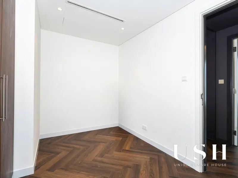 high-floor-burj-view-upgraded-furnished-1.webp