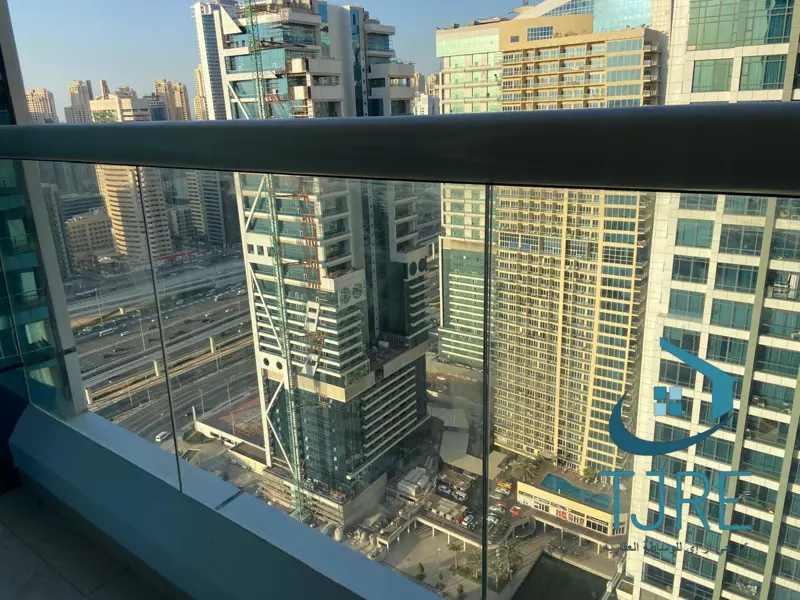 high-floor-lake-view-low-price-vacant.webp