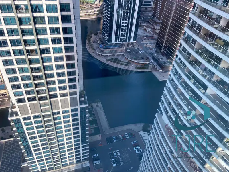 high-floor-lake-view-low-price-vacant.webp