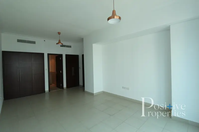 high-floor-sea-view-spacious-1bed-chiller-free.webp