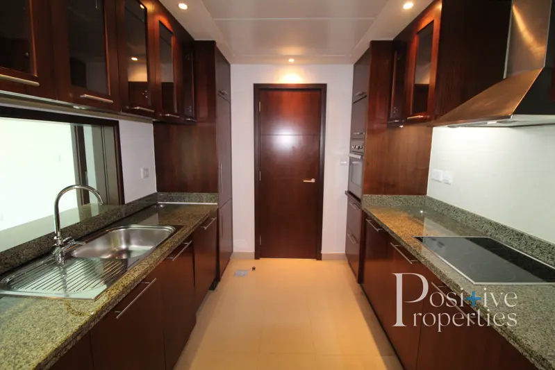high-floor-sea-view-spacious-1bed-chiller-free.webp