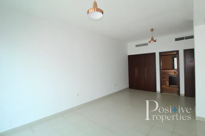 high-floor-sea-view-spacious-1bed-chiller-free.webp