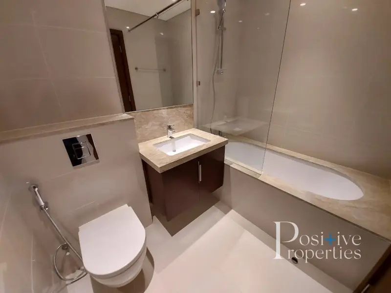 hot-property-only-unit-ac-free-laundry.webp