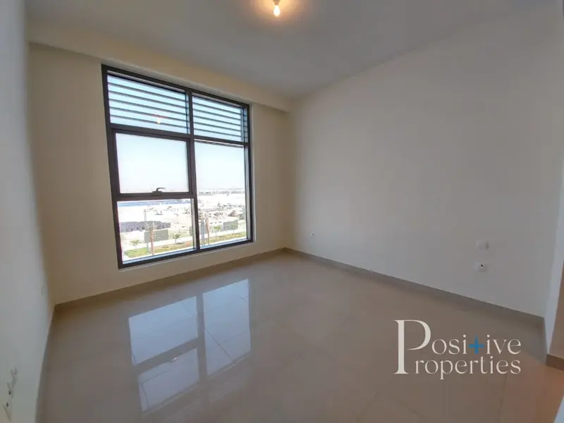 hot-property-only-unit-ac-free-laundry.webp