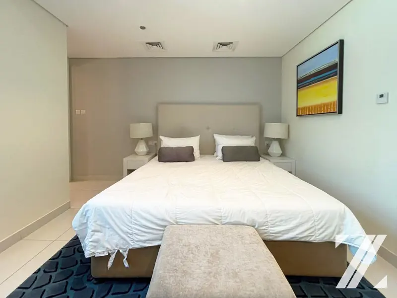 hotel-living-i-next-to-canal-i-ready-to-move.webp
