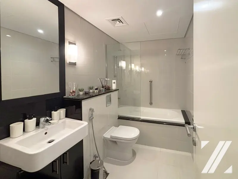 hotel-living-i-next-to-canal-i-ready-to-move.webp