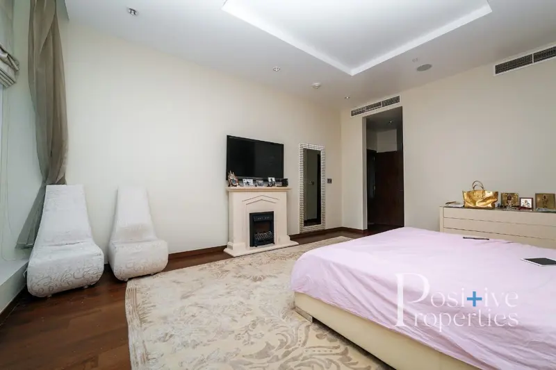 huge-3-bed-unfurnished-private-beach.webp