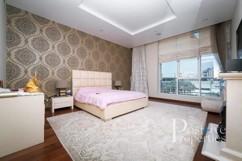 huge-3-bed-unfurnished-private-beach.webp