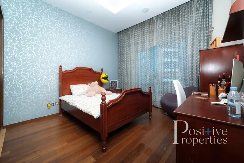 huge-3-bed-unfurnished-private-beach.webp