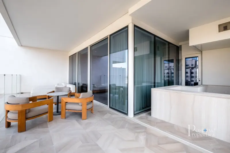 jacuzzi-maid-room-sea-view-storage.webp