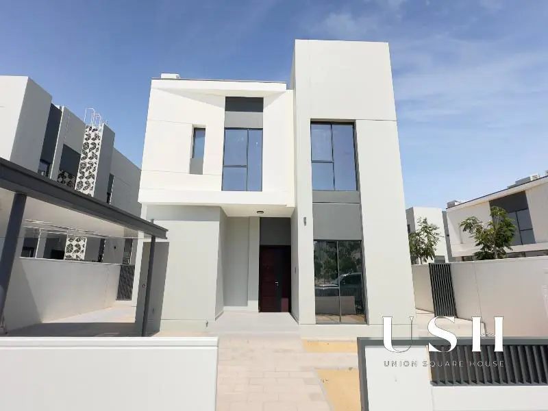 keys-in-hand-brand-new-corner-unit-pool-view.webp